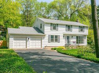 39 Oak Manor Ln, Pittsford, NY 14534