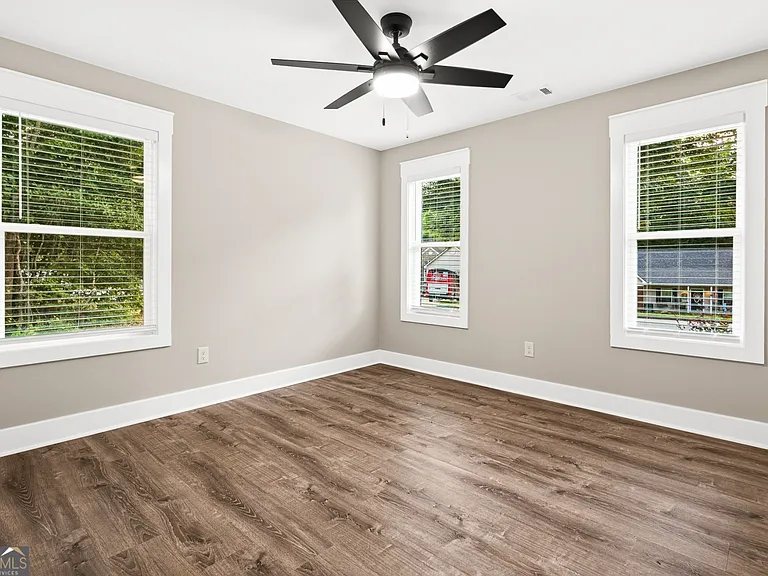 240 Clearwater Dr — Photo 17