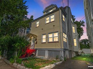 10 Treacy Ave, Newark, NJ 07108