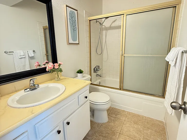 1671 E Kingsley Ave #B — Photo 9