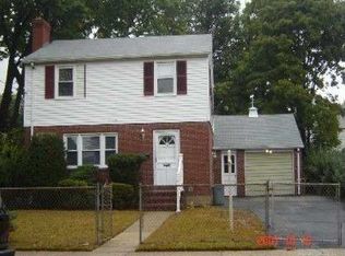 13 Hope St, Hempstead, NY 11550