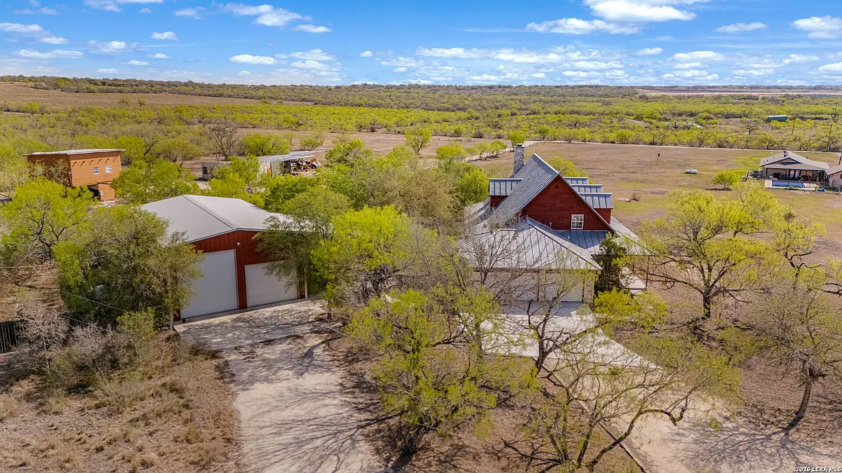 Building Photo - 360 Private Road 4619