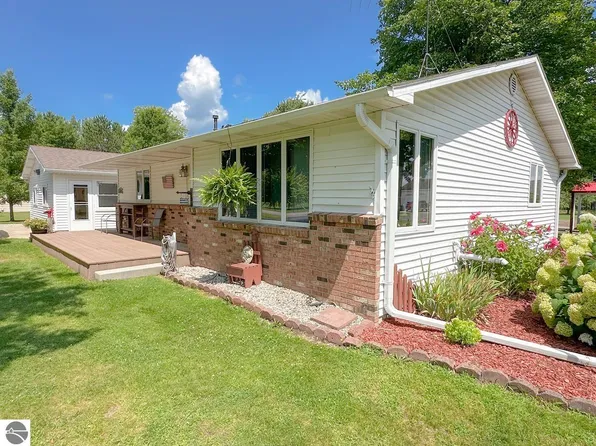 4202 N Alamando Rd, Coleman, MI 48618