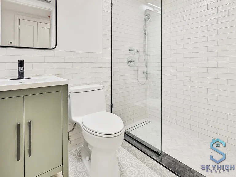 594 Van Buren St #1B — Photo 7