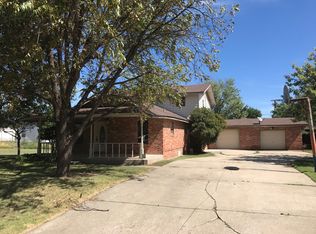 608 Charles Ave, Panhandle, TX 79068