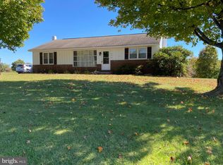 694 Fairview Dr, Berkeley Springs, WV 25411