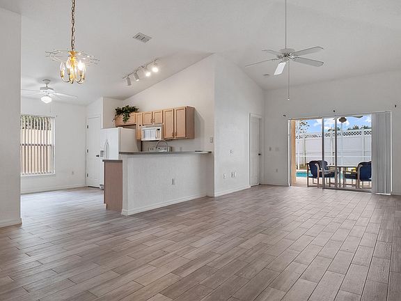 3rd image of 630 Reserve Dr