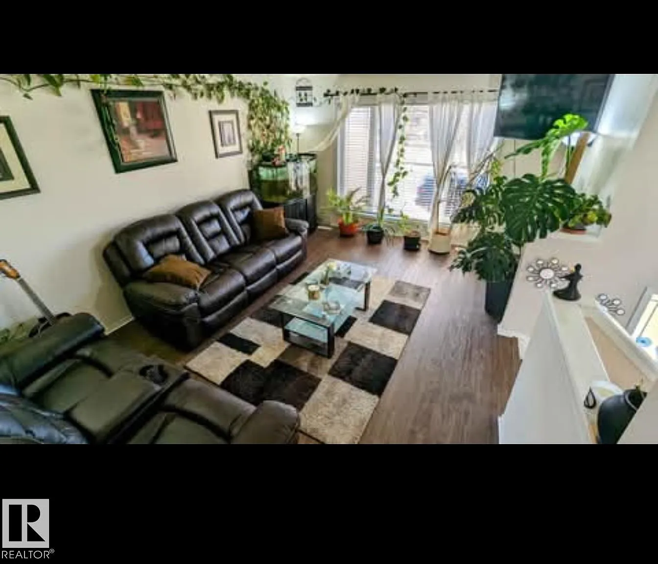 4 bed, 2.0 bath, 1021 sqft, $2,300 — Photo 4