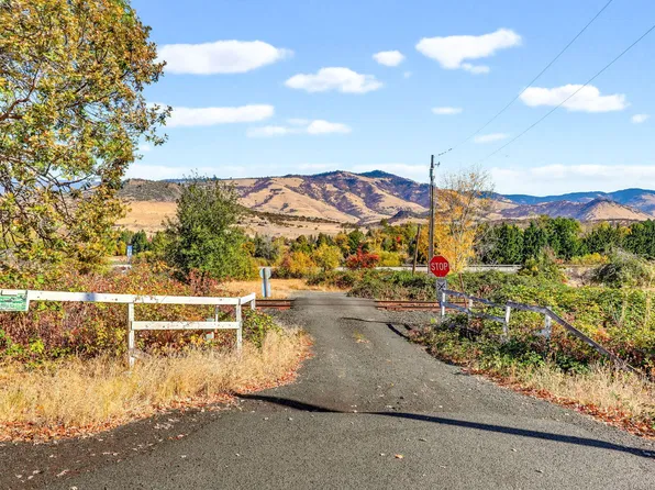 3701 Siskiyou Blvd, Ashland, OR 97520