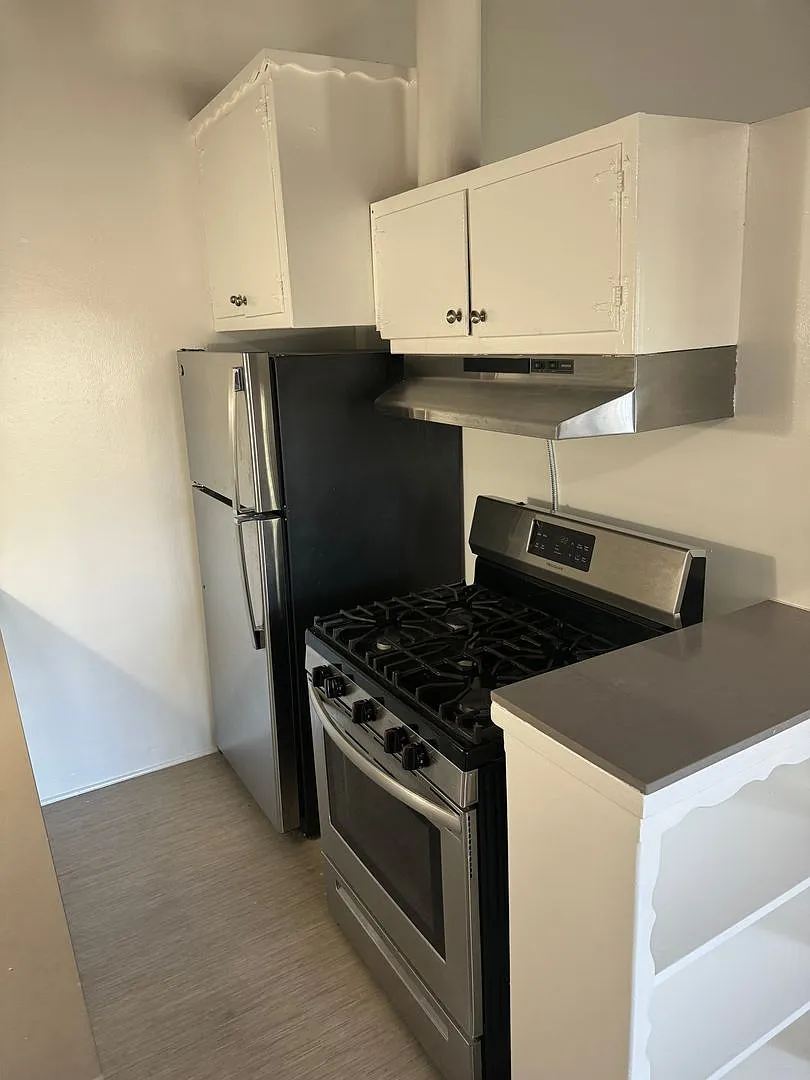 c3111 — Photo 1