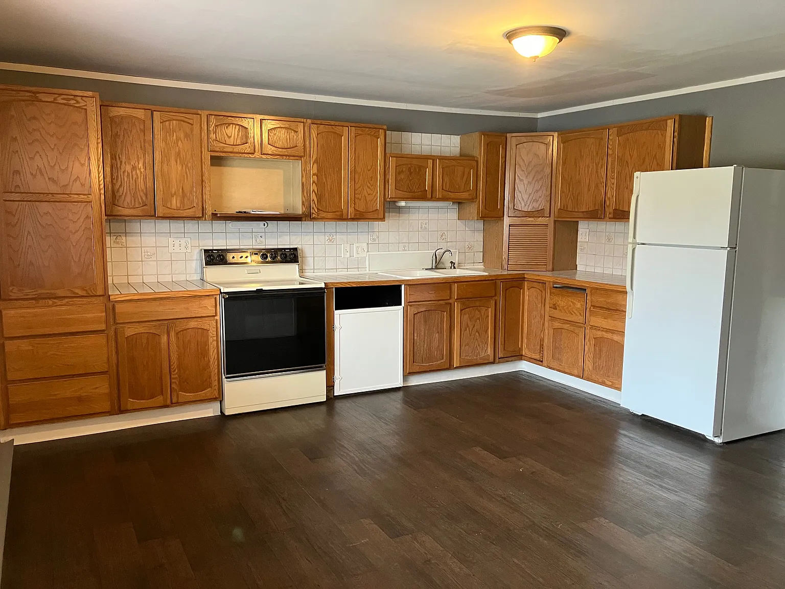 1 bed, 1100 sqft, $1,100 — Photo 1