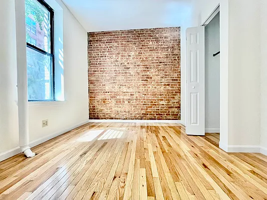 Rented by HOLTON REAL ESTATE INC. | media 14