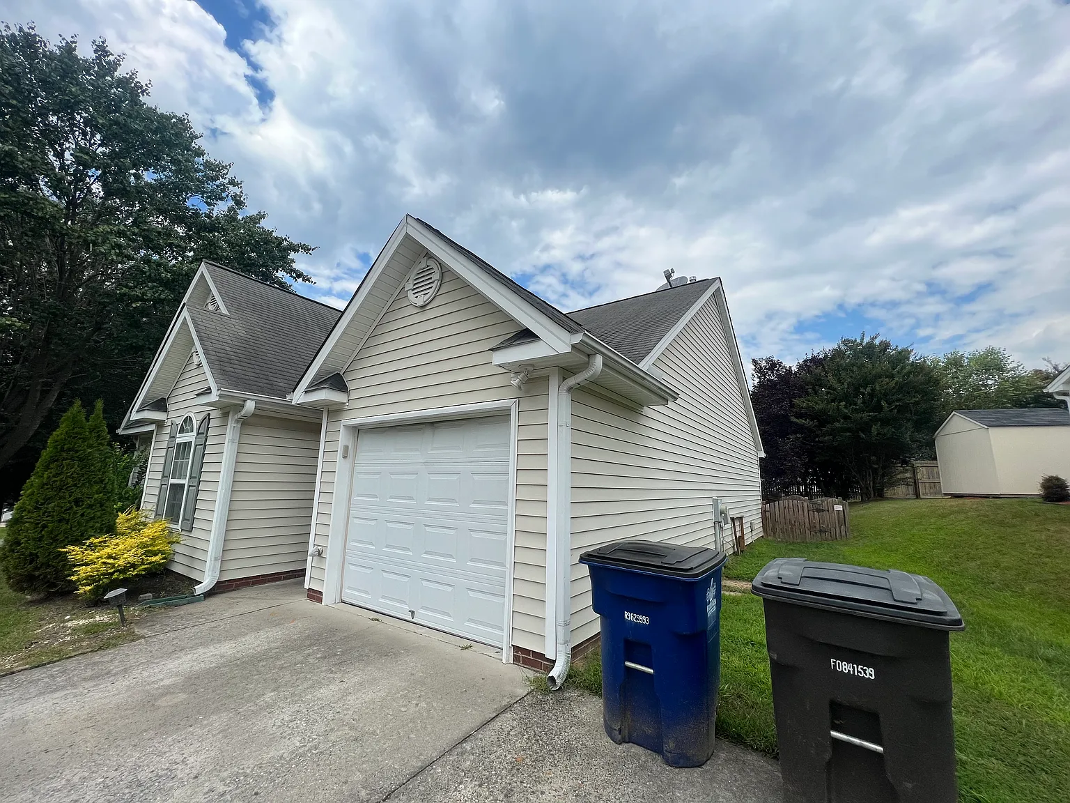 3 bed, 1161 sqft, $1,700 — Photo 2