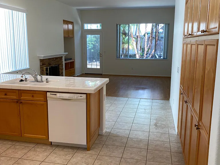 kitchen-dine-family room