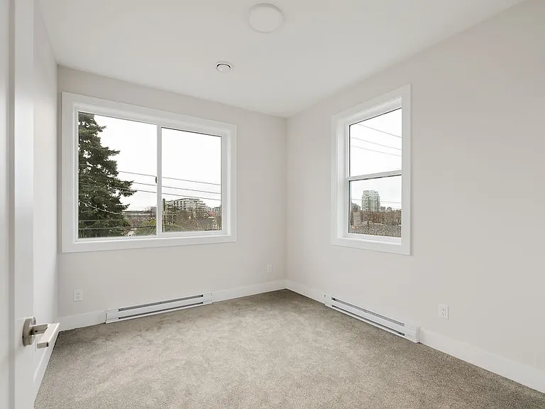 710 Catherine St — Photo 40