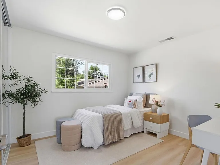 1091 W Latimer Ave — Photo 21
