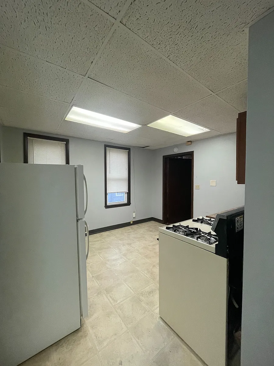 Building Photo - 3195 S Park Ave #UM