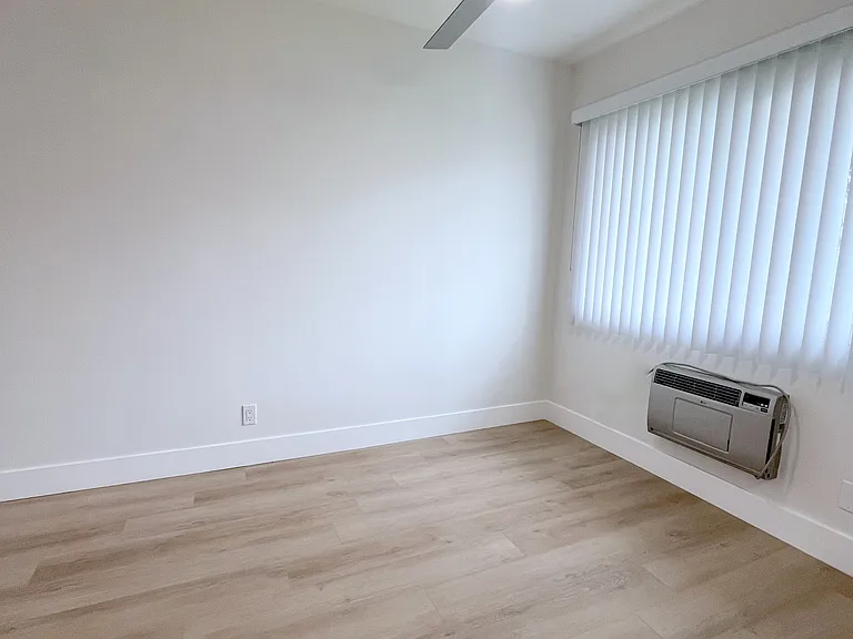 14715 Magnolia Blvd #7 — Photo 21