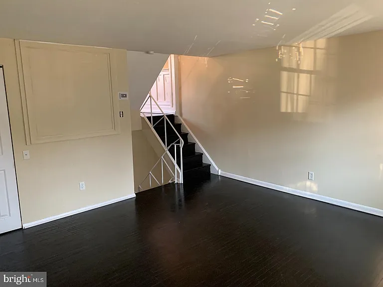 881 Wedgewood Dr — Photo 8