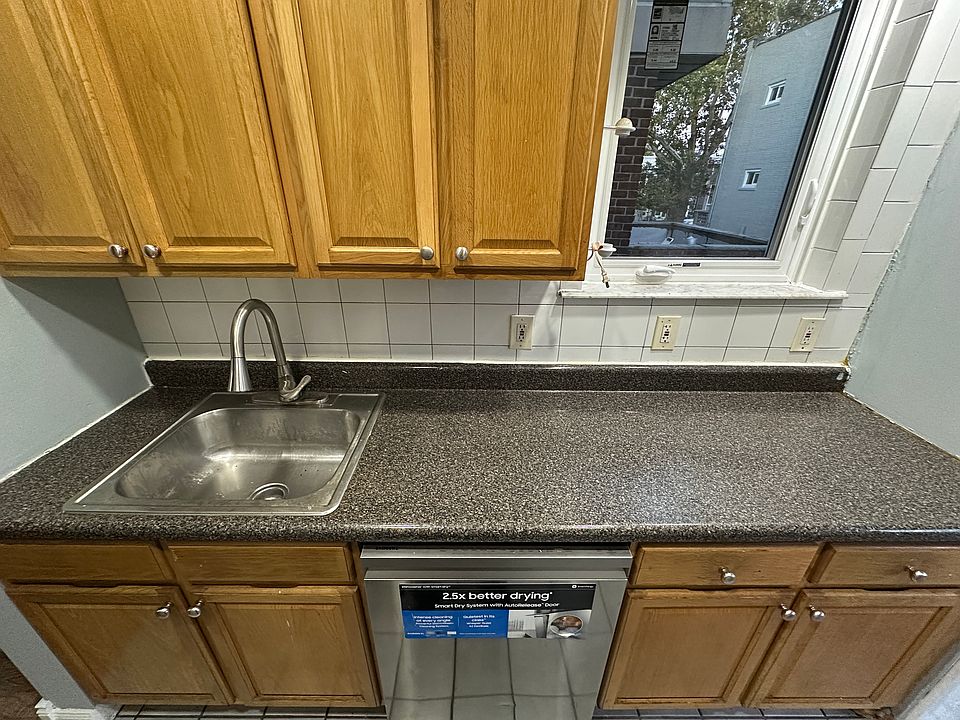 kitchen dishwasher