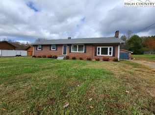 335 Pleasant Hill Dr, Elkin, NC 28621