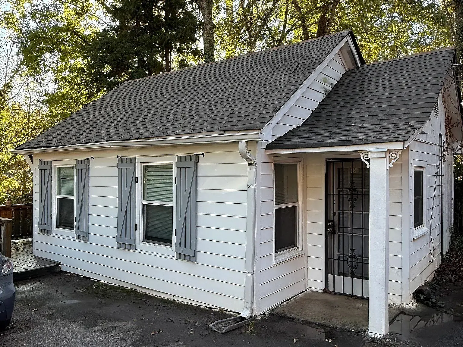 1147 United Ave — Photo 1