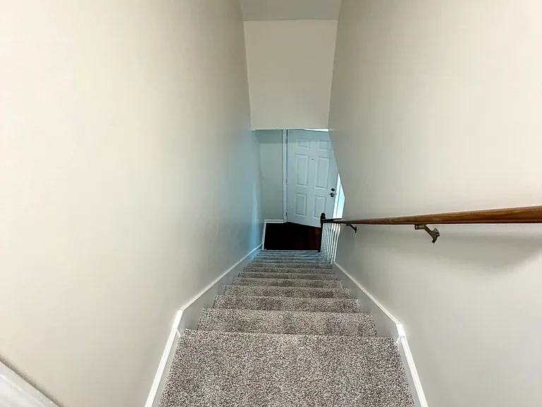 302 Rolling Acres Dr — Photo 13