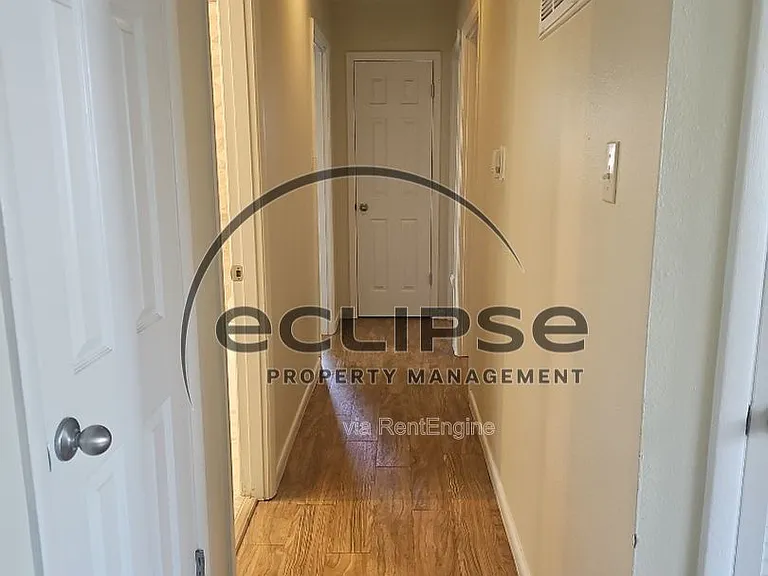 717 Lee Dr — Photo 12
