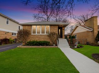 318 Hibbard Rd, Wilmette, IL 60091