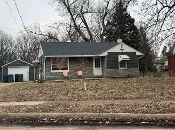 1321 Harrison Dr, Clinton, IA 52732