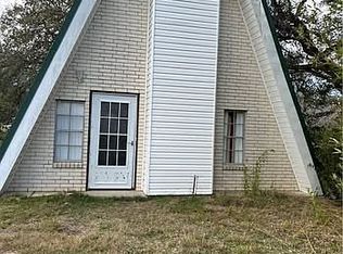 24 Colake Dr, Goliad, TX 77963