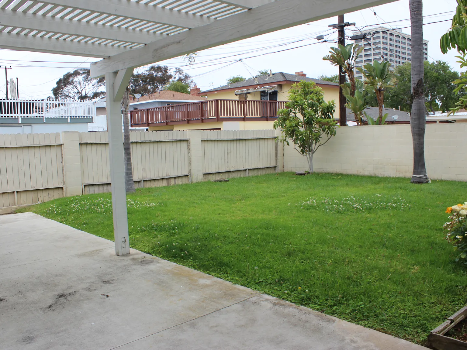 3 bed, 2000 sqft, $4,975 — Photo 4