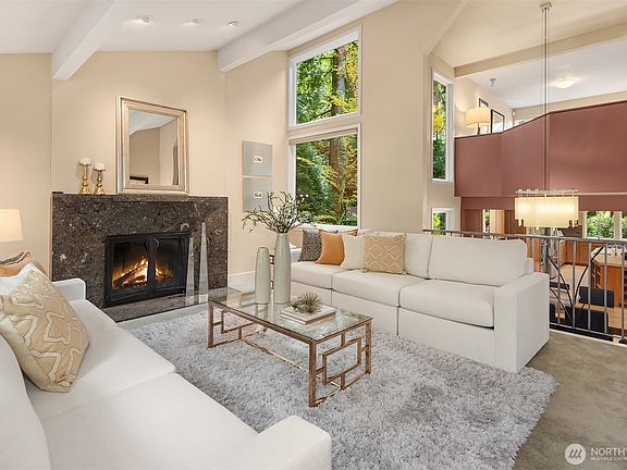 3rd image of 25137 SE Mirrormont Place