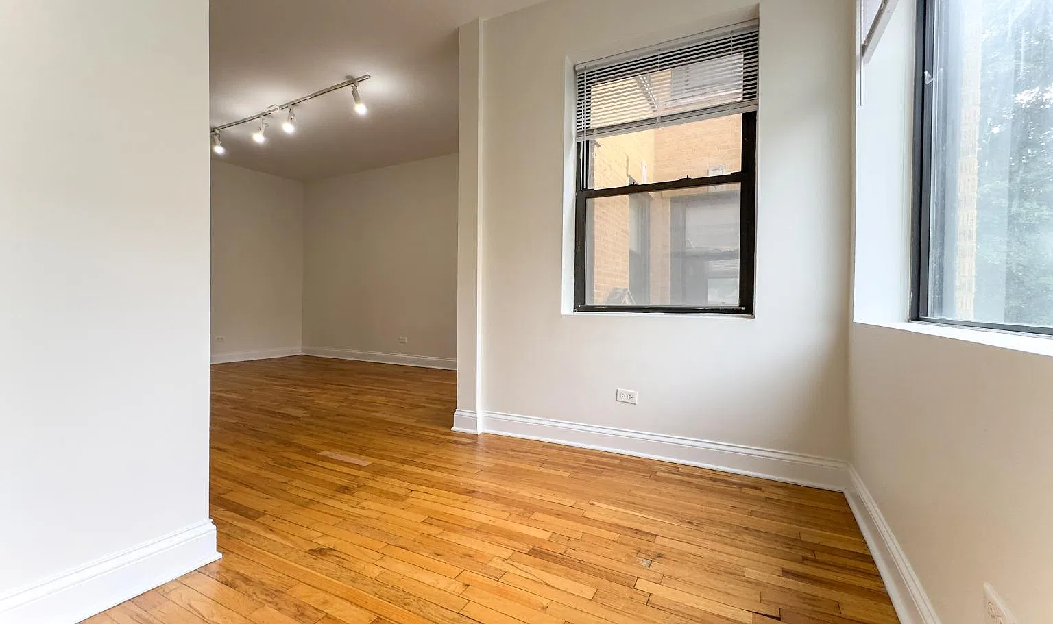 3216 W Argyle St — Photo 4