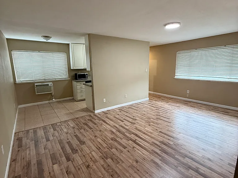 933 Carro Dr #4 — Photo 5