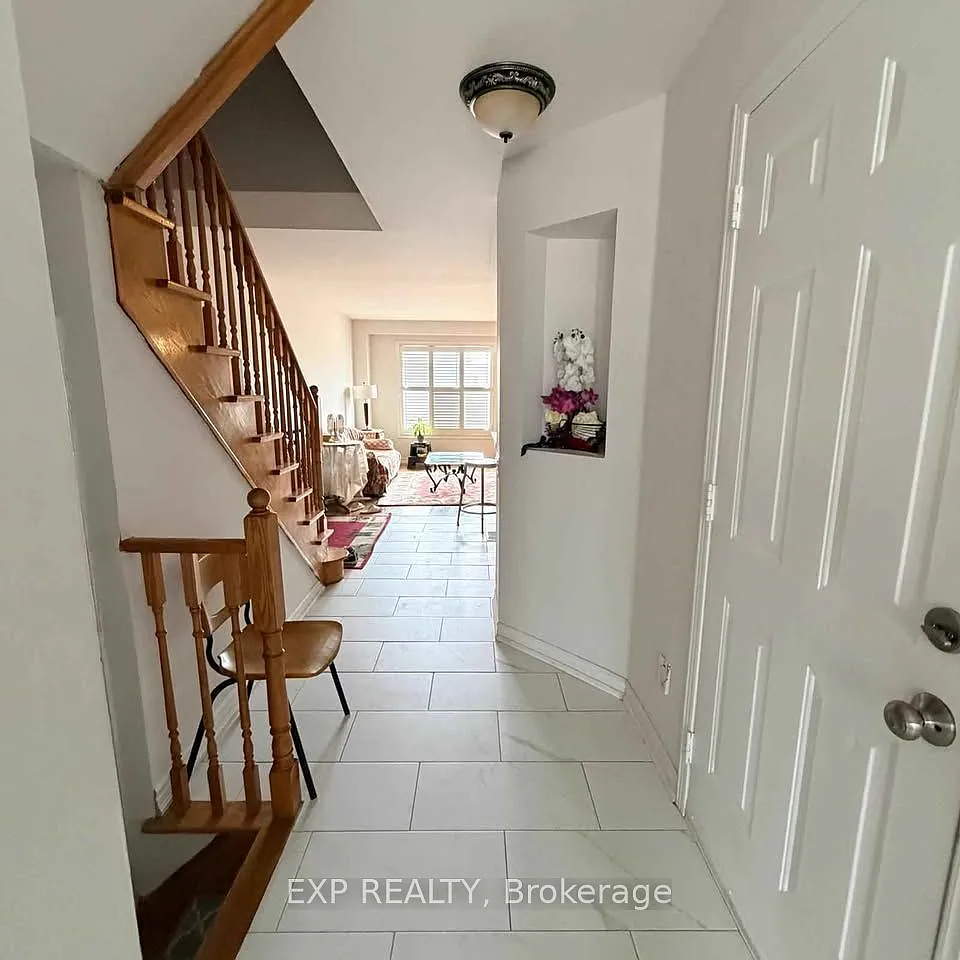 Building Photo - 35 E View Green Cres #G