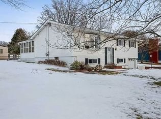 133 Riverview Dr, Fishkill, NY 12524