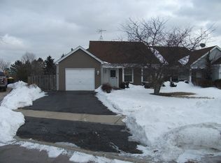 790 Trinity Ct, Carol Stream, IL 60188