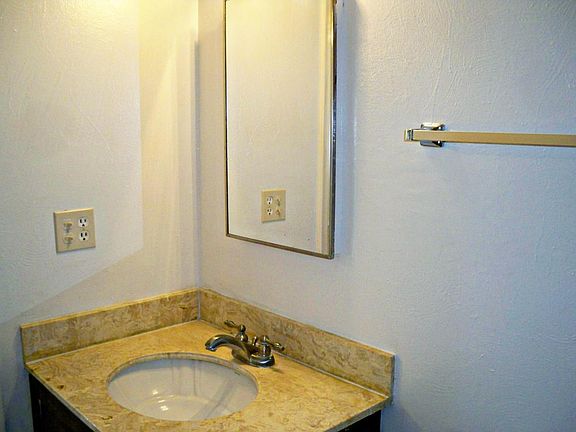 interior of 723; 725 same layout