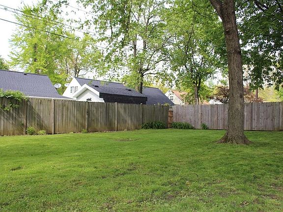 3rd image of 4865 Greenwood Dr