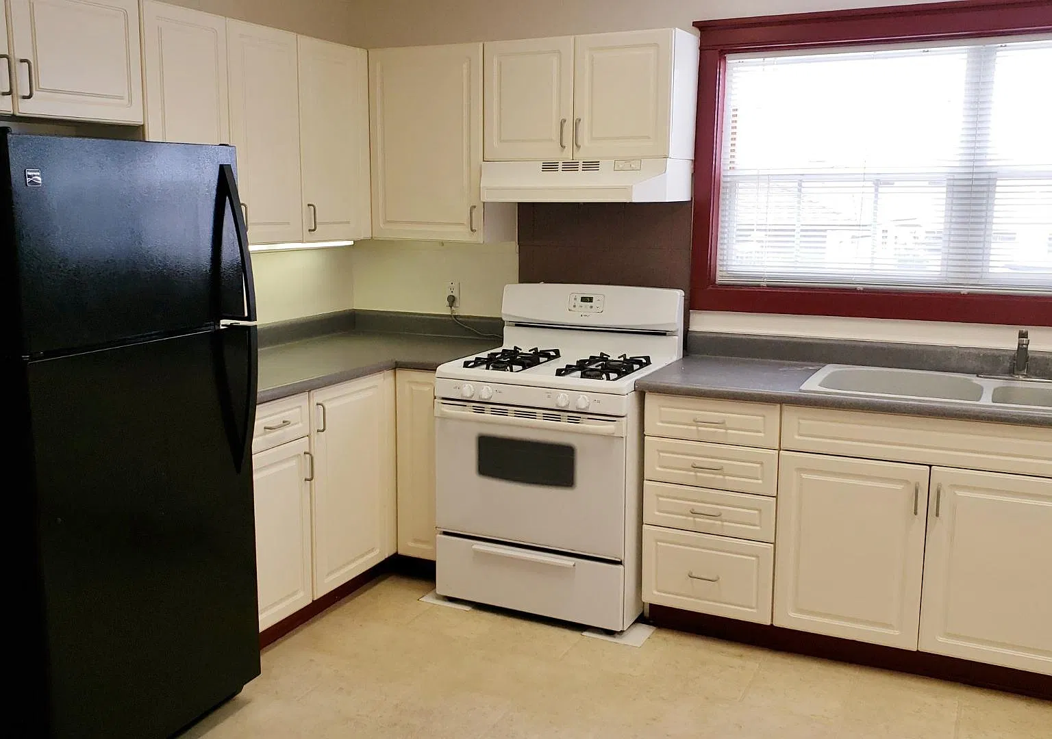 3 bed, 1602 sqft, $3,950 — Photo 1