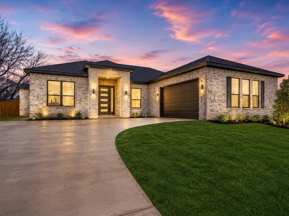 903 Urban Dr, Desoto, TX 75115