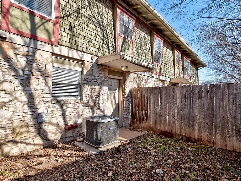 1704 E M Franklin Ave #C — Photo 16