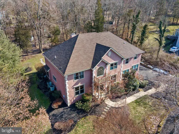 15 Kingswood Dr, New Hope, PA 18938