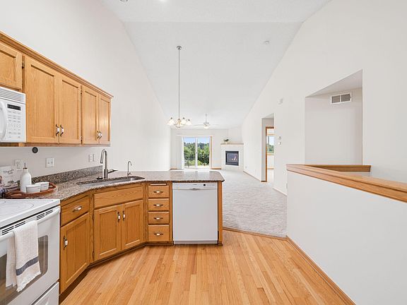 5th image of 1805 Lakeridge Way