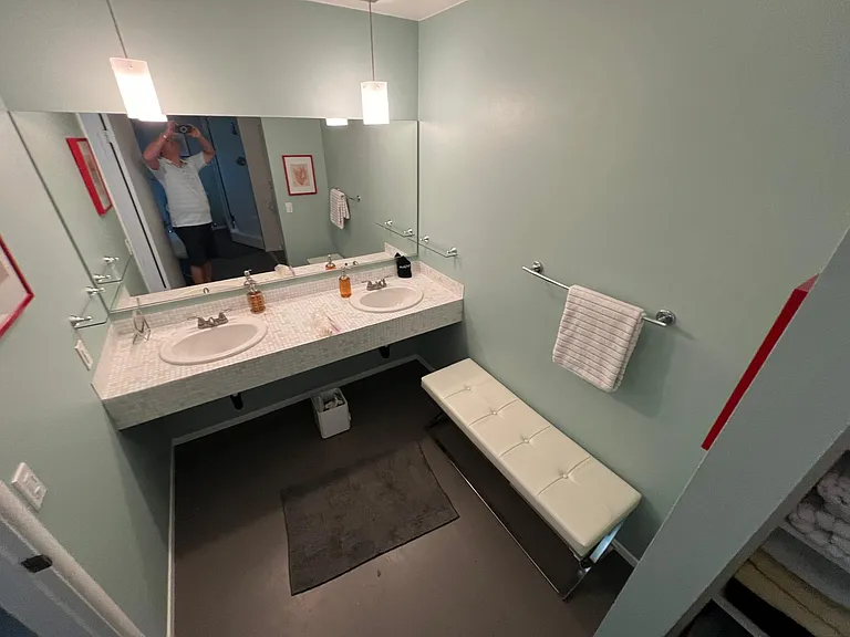 N Aurora Dr — Photo 16