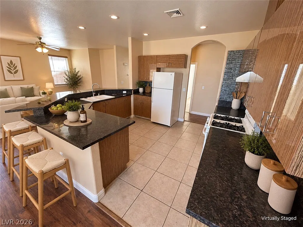 3 bed, 2.0 bath, 1485 sqft, $1,950 — Photo 4