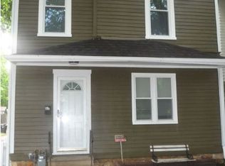 910 SW 12th St, Topeka, KS 66604