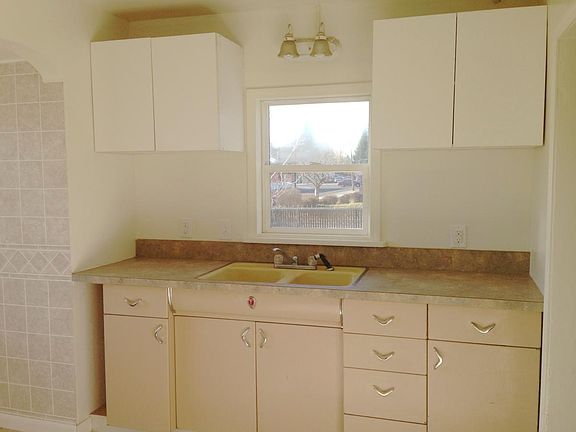 2nd image of 31 E Kiernan Ave