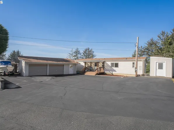 170 Glen Dee Ln, Winchester Bay, OR 97467